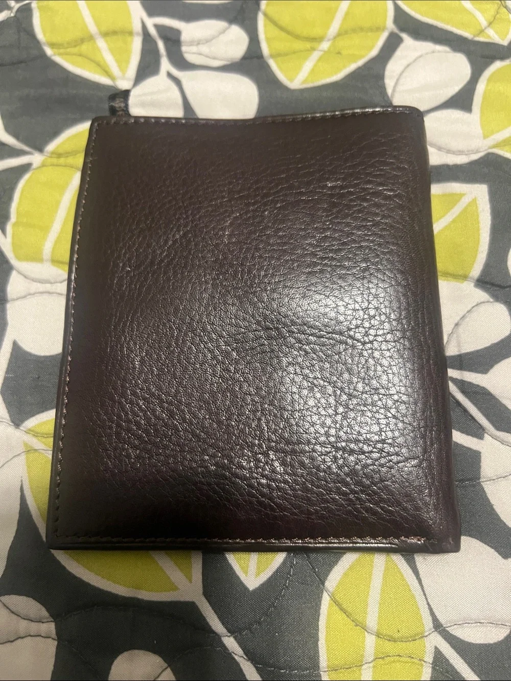 Classic Men's Bifold Wallet in Brown Leather